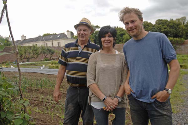 Left to right  Volunteer David Anderson, Owner and IGPS member Lorraine Small, Gardener David Cameron 